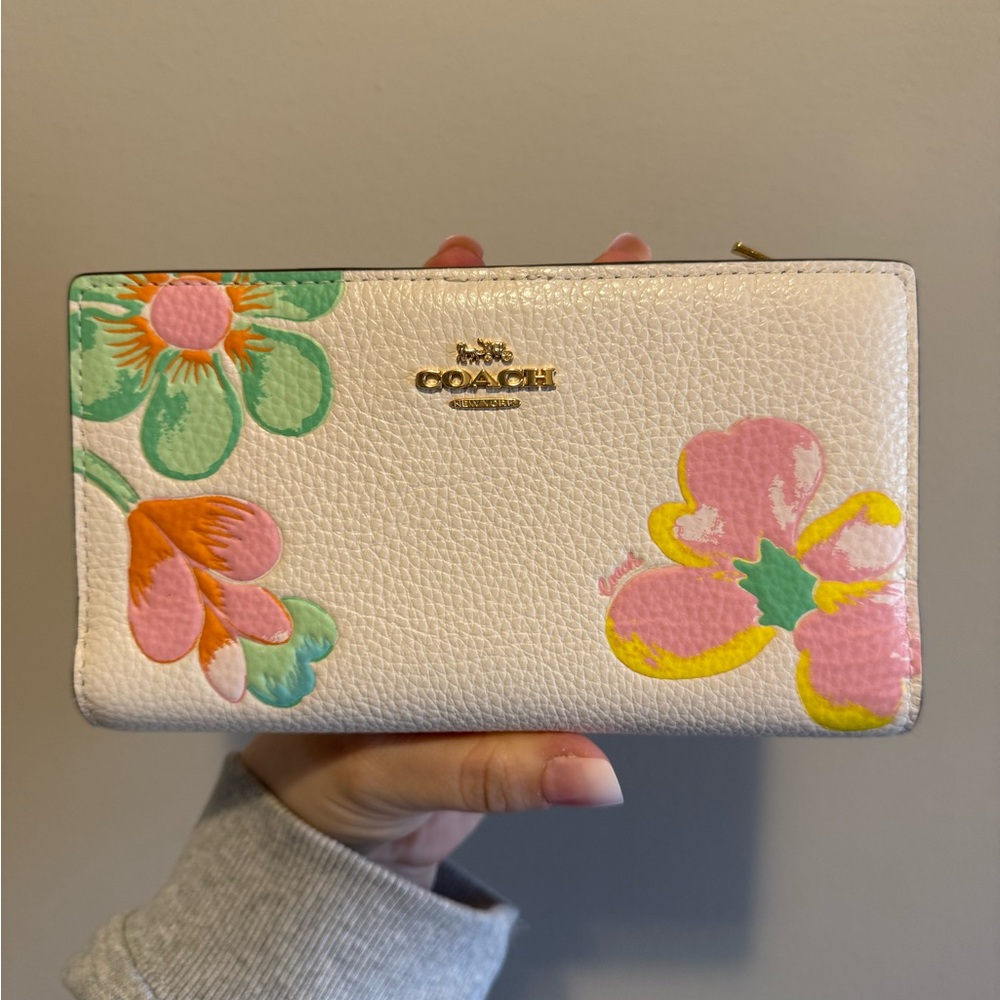 Coach White Floral Women's Bag NEW - Picture 1 of 3